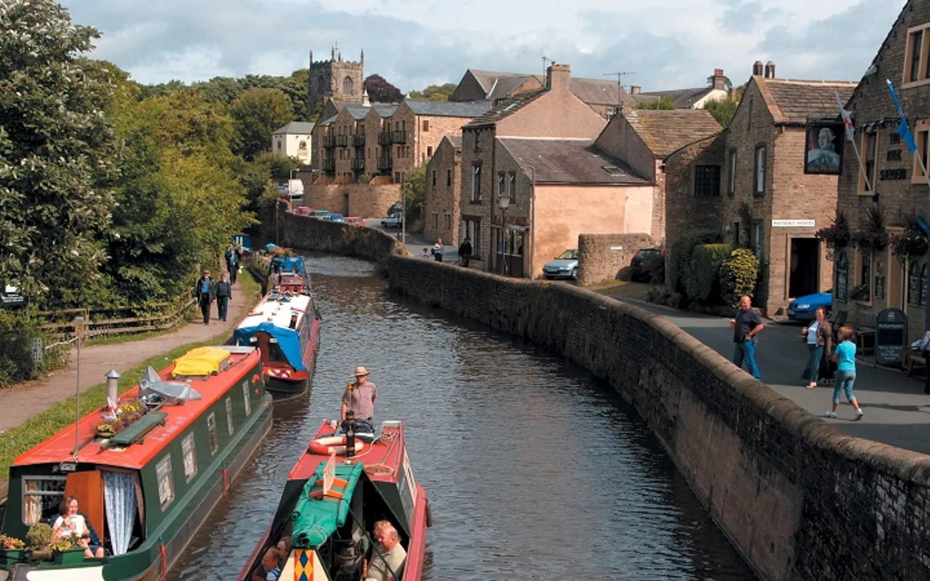 Leeds and Liverpool Canal, from the fishery's own website