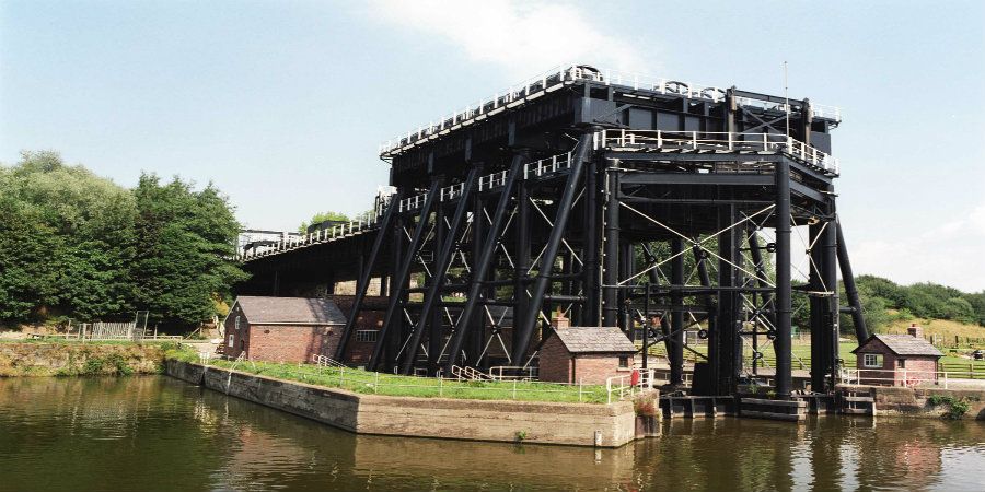 boat-lifts-canal-history