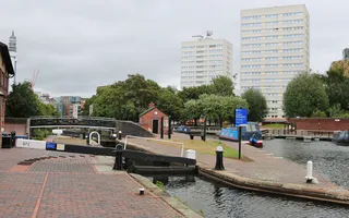 Walk along the Birmingham Canal Navigations
