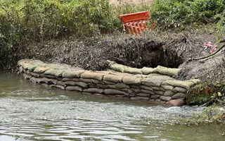 Outlet from the bywash weir below Lock 43 South Stratford Canal AFTER