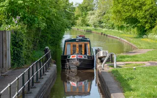 A narrowboat enters a lock.