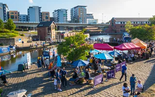 Busy scene on the canal
