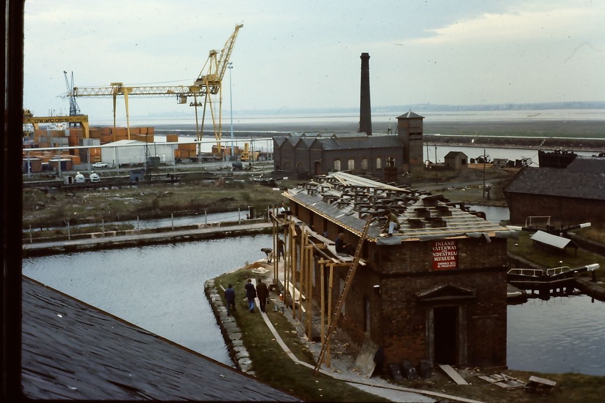 national-waterways-museum-ellesmere-port-celebrates-golden