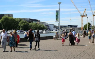 Lincoln for lunch, take a break by the water