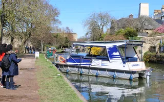Walkers and boats on the Kennet & Avon Canal