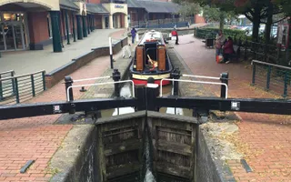A boat going through the lock in Banbury