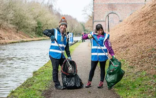Smethwick Volunteers litter picking
