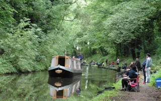 Juniors and parents line the towpath 2019