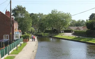 Turnerwood lock and cottages