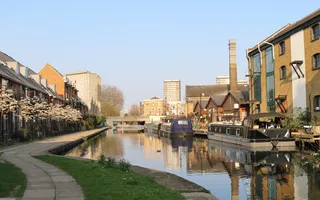 Walk along the Hertford Union Canal