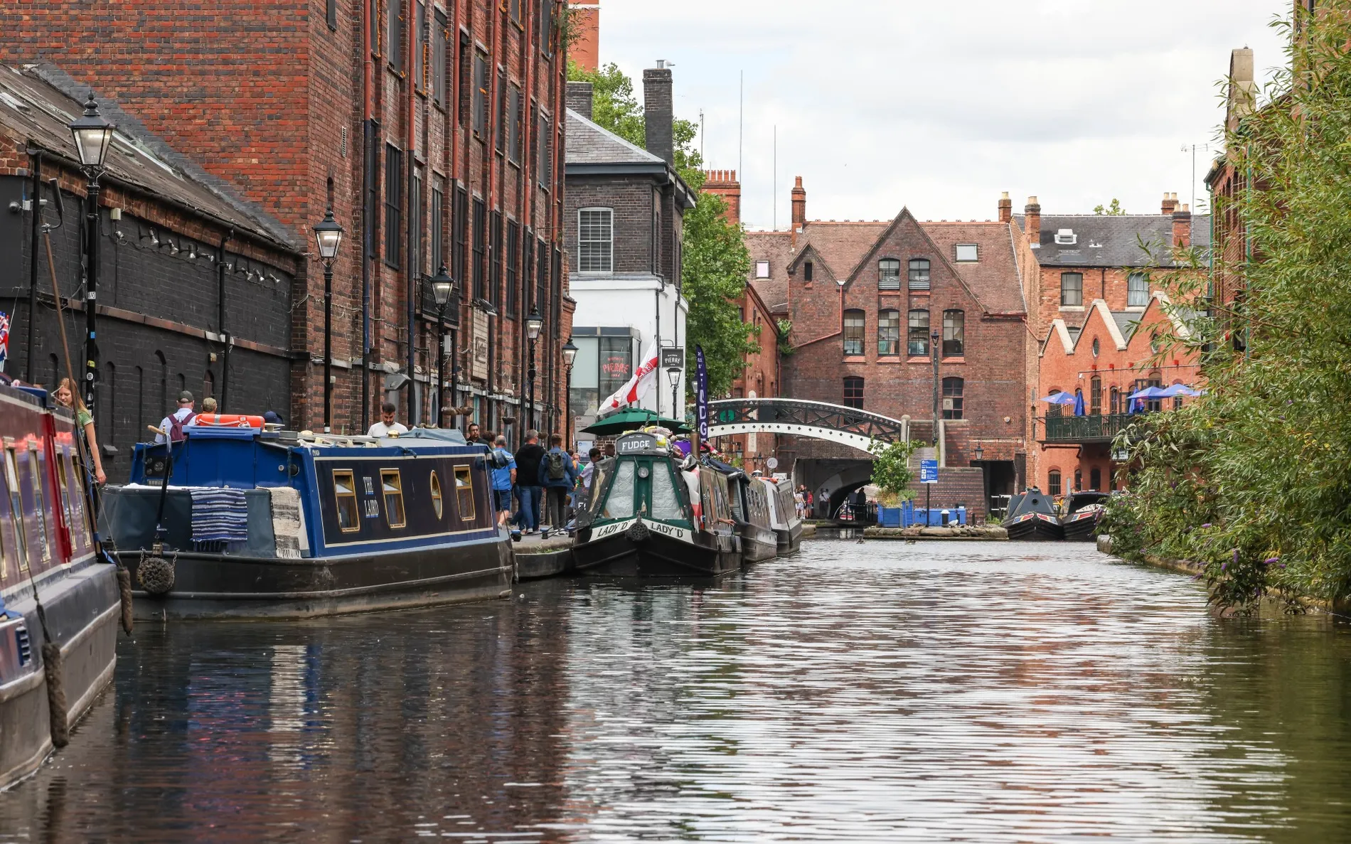 Worcester and Birmingham Canal, from the fishery's own website