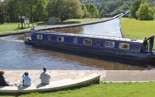 A boat about to cross the Pontcysyllte Aqueduct