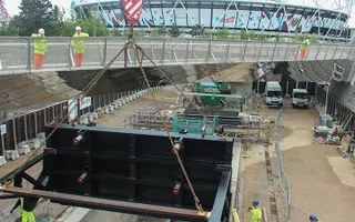 New gates for Carpenters Road Lock