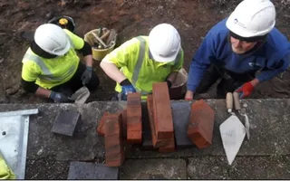 East Midlands apprentices lime mortaring