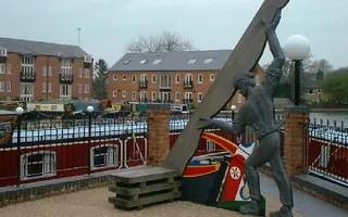 Statue in Market Harborough basin