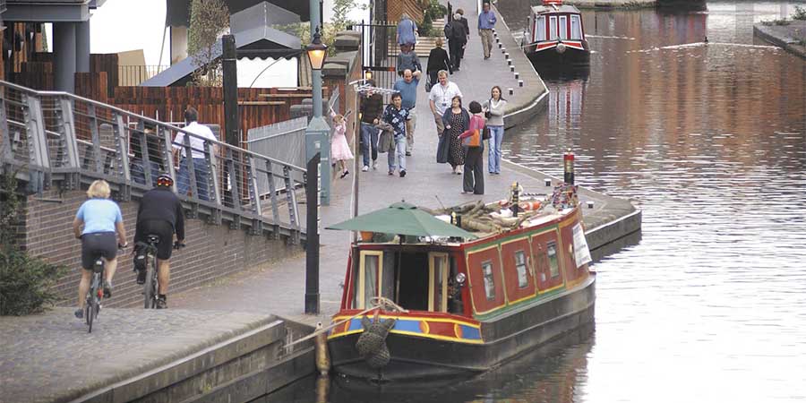 Busy towpaths in Birmingham