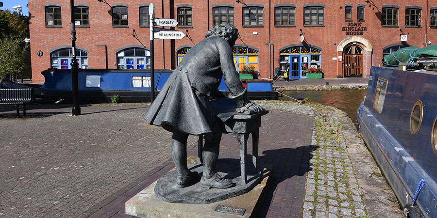 Statue in Coventry Canal Basin