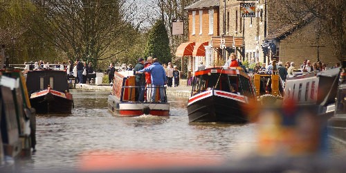 Boats travelling past the Canal Museum