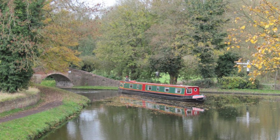Narrowboat near bridge on Staffordhsire & Worcestershire Canal
