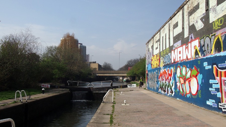 photo of Old Ford Bottom Lock, Hertford Union Canal