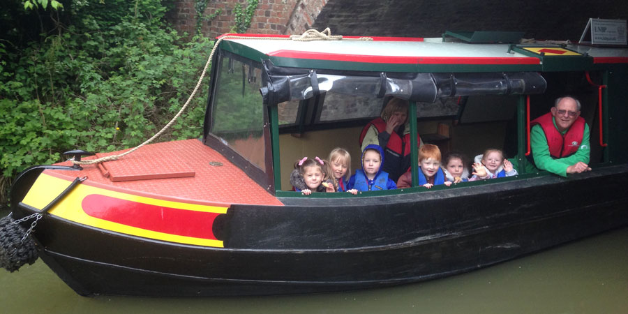 canal boat school trip