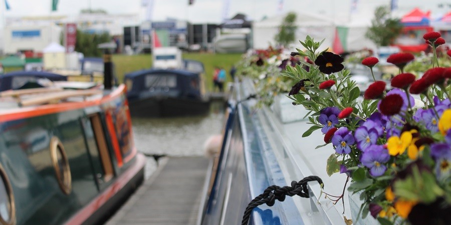 Flowers on a boat Crick 2016