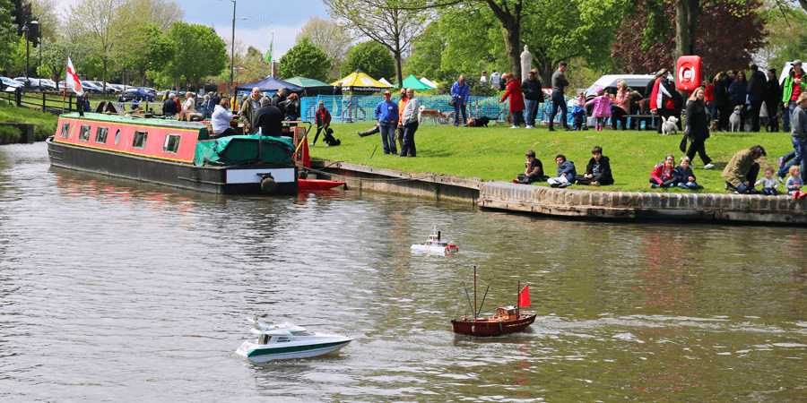Model boating at Droitwich