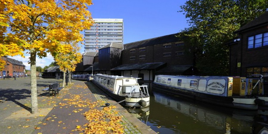 Coventry Canal in the autumn