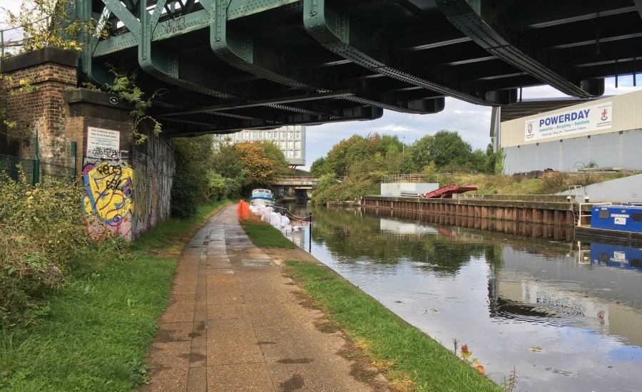 Photo of Old Oak common on the Grand Union Canal