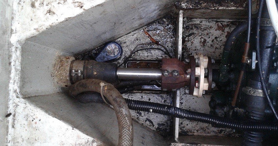 Coupling and prop shaft