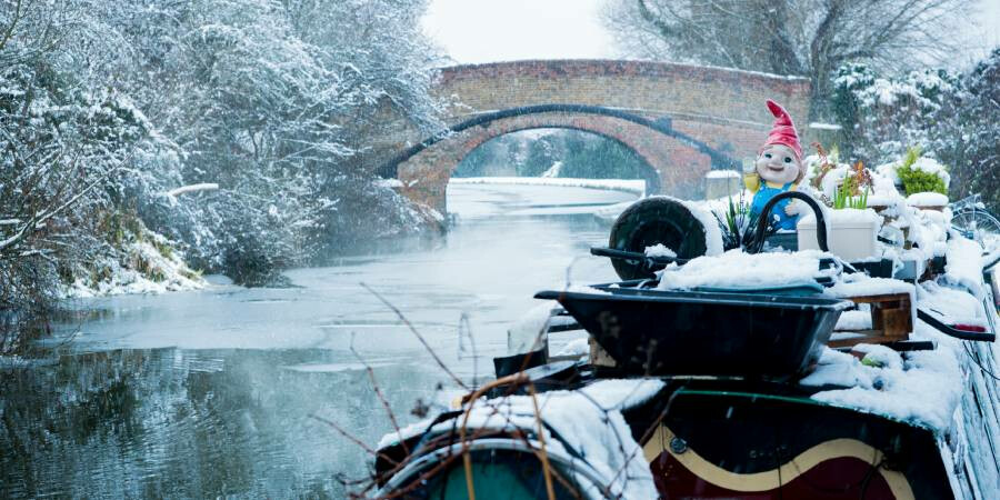 A snow-laden canal boat at Fenny Stratford