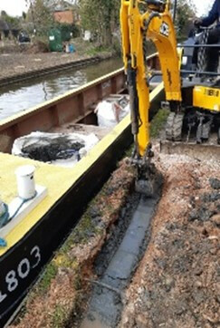 Leak repair on the Coventry canal
