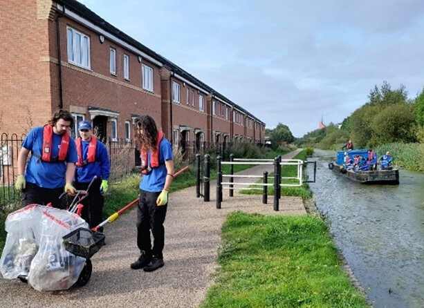 Litter picking on the Wyrley & Essington Canal