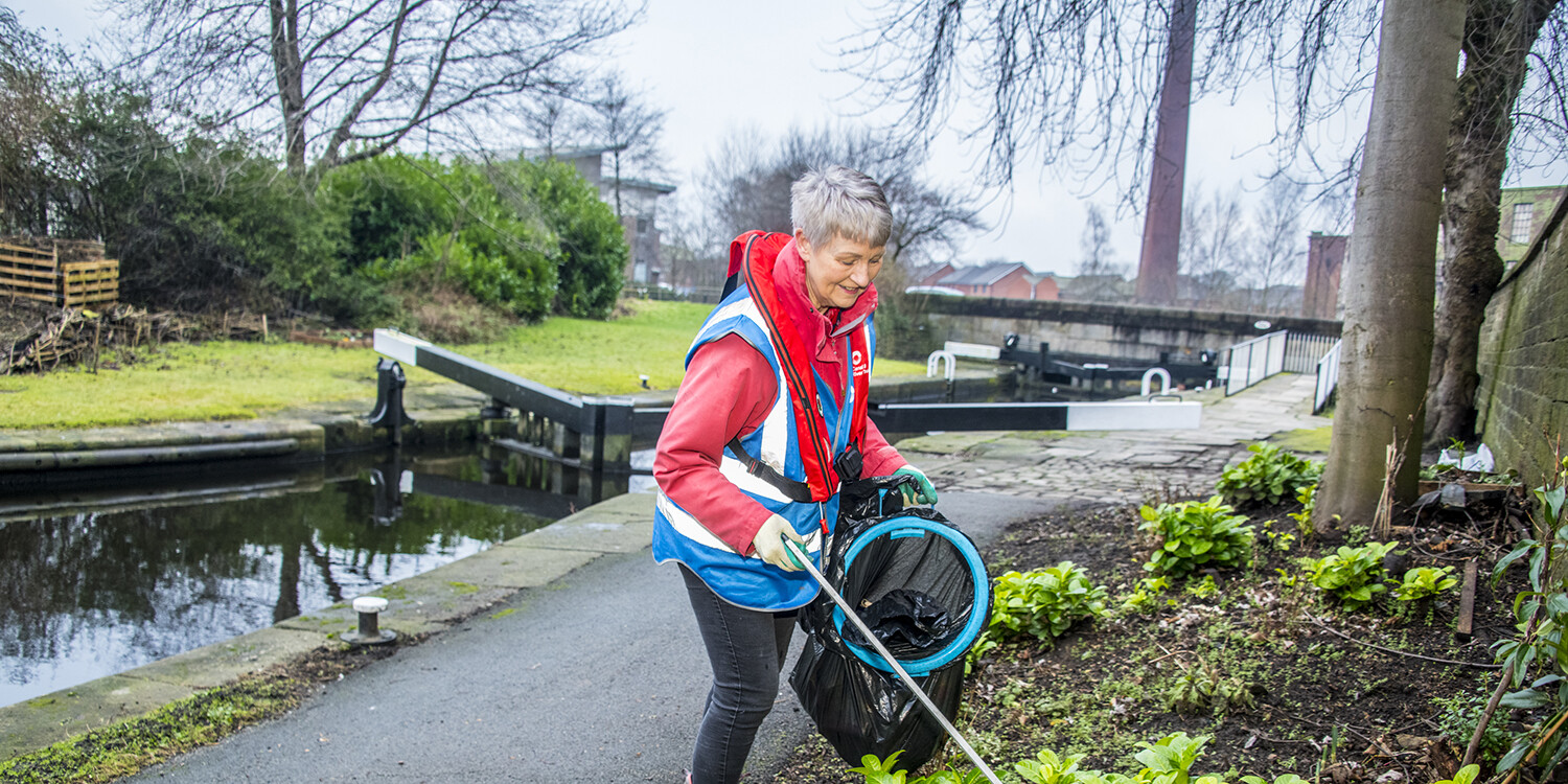 Volunteering on the Rochdale Canal